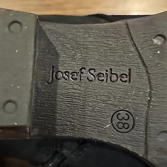 JOSEF SEIBEL Daphne 11 Ankle Boot